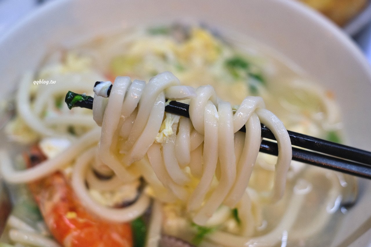 桃園中壢︱高雄海產粥．中壢夜市旁全天候營業小吃，營業到凌晨真的好適合夜貓子 @QQ的懶骨頭