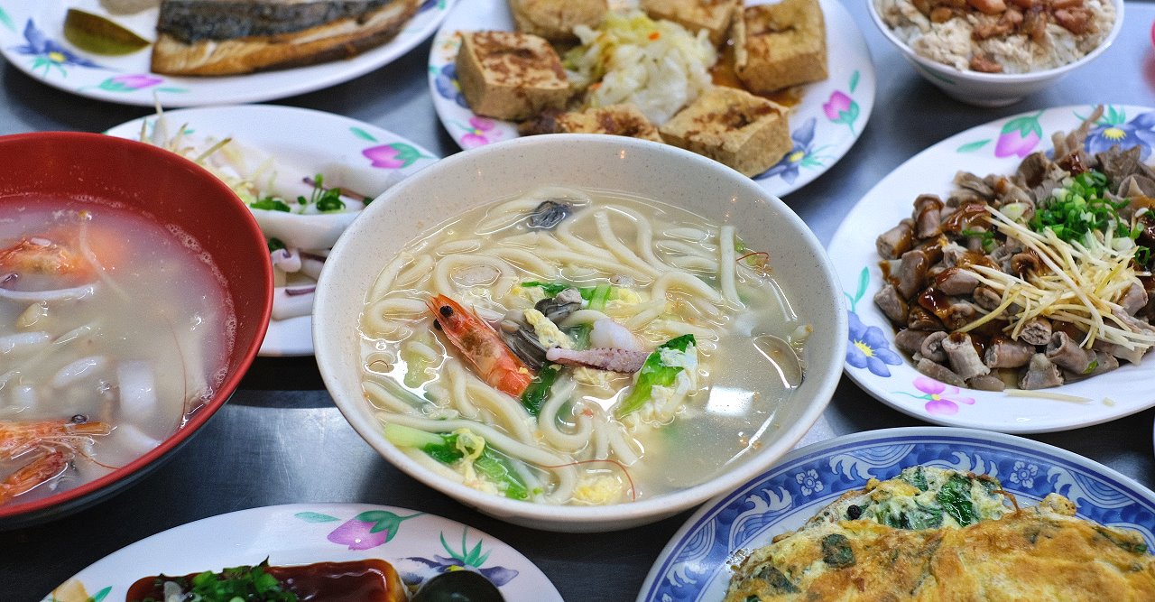 桃園中壢︱高雄海產粥．中壢夜市旁全天候營業小吃，營業到凌晨真的好適合夜貓子 @QQ的懶骨頭