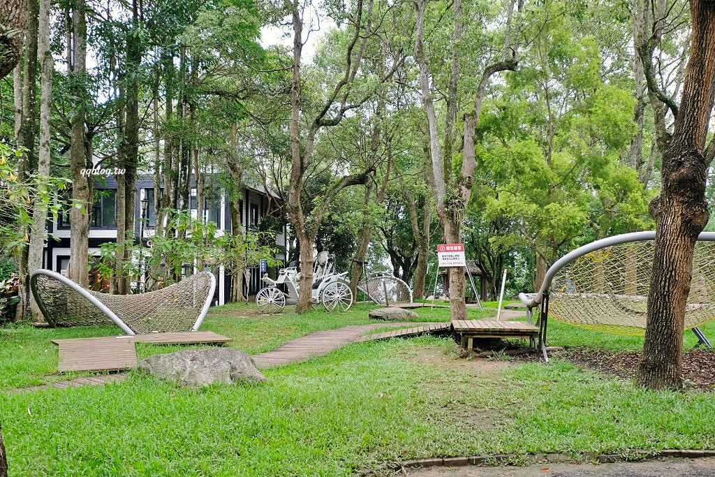 台東卑南︱初鹿牧場．近距離接觸可愛動物來一場餵食趣，香濃霜淇淋更是不可錯過 @QQ的懶骨頭