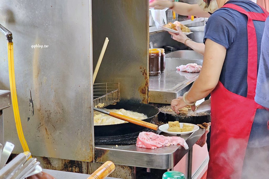 台東關山︱關山臭豆腐．市場裡營業超過40年的超人氣臭豆腐，外酥內軟口感好 @QQ的懶骨頭