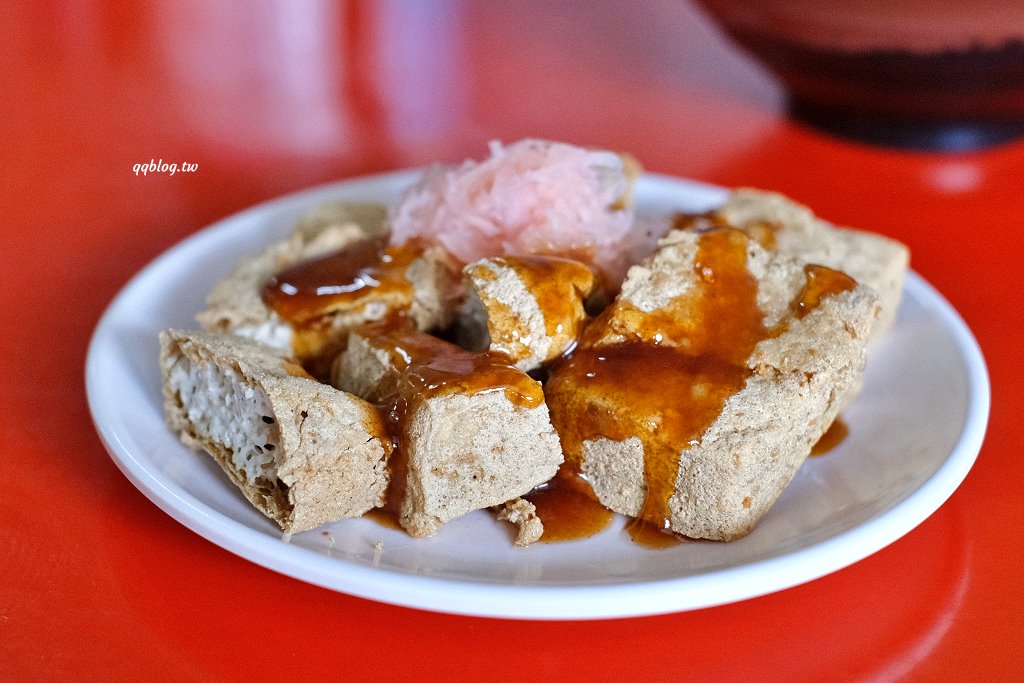 台東關山︱關山臭豆腐．市場裡營業超過40年的超人氣臭豆腐，外酥內軟口感好 @QQ的懶骨頭
