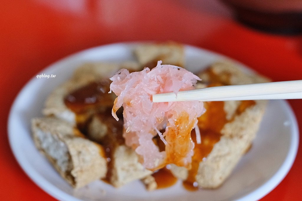台東關山︱關山臭豆腐．市場裡營業超過40年的超人氣臭豆腐，外酥內軟口感好 @QQ的懶骨頭