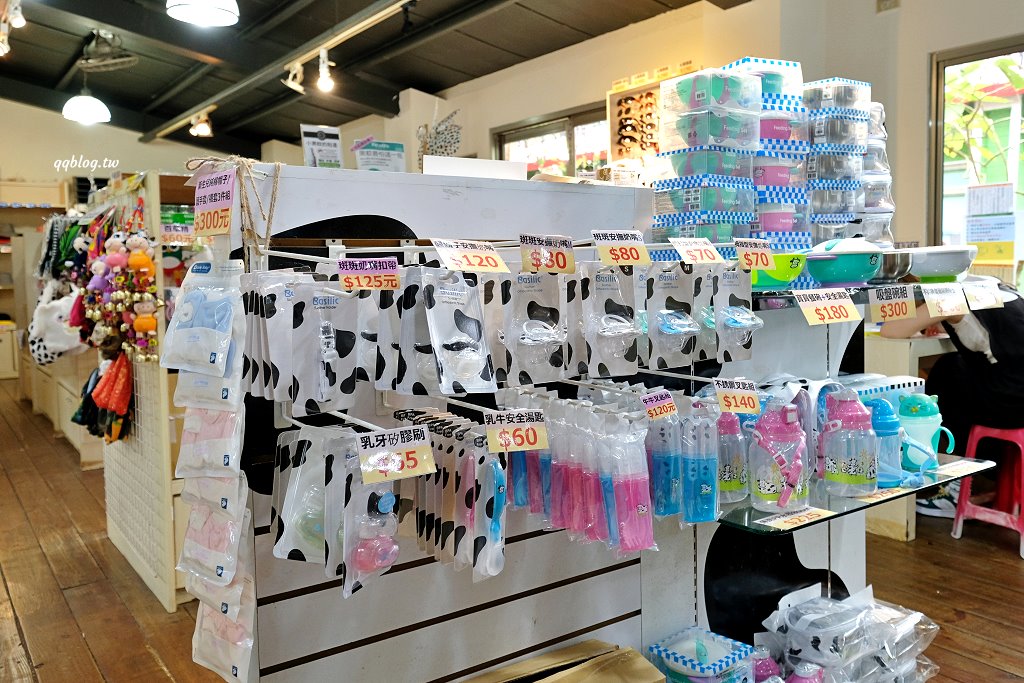 台東卑南︱初鹿牧場．近距離接觸可愛動物來一場餵食趣，香濃霜淇淋更是不可錯過 @QQ的懶骨頭