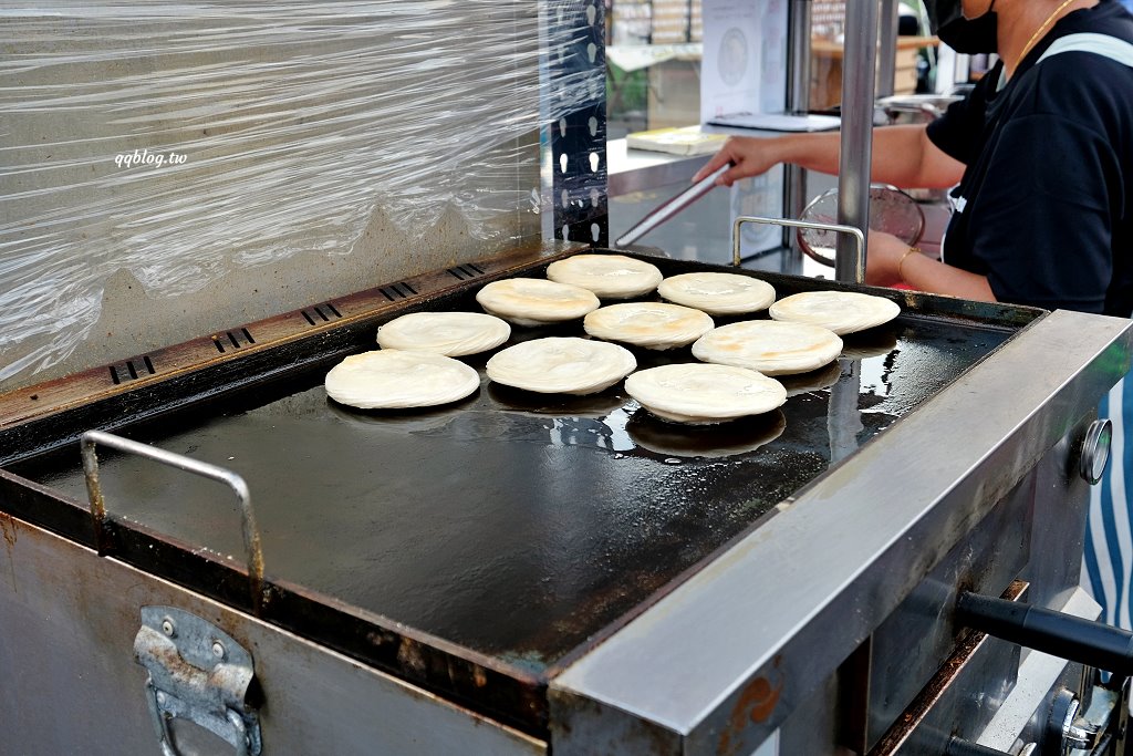 台中北屯︱微笑肉夾饃．千層口感餅饃加上滿滿肉餡，飽足感十足 @QQ的懶骨頭