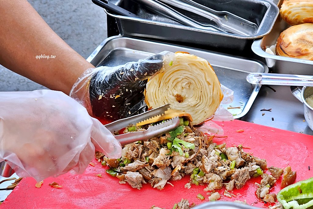 台中北屯︱微笑肉夾饃．千層口感餅饃加上滿滿肉餡，飽足感十足 @QQ的懶骨頭