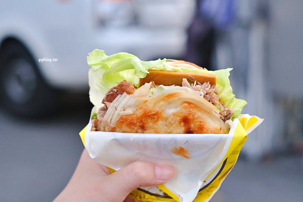 台中北屯︱微笑肉夾饃．千層口感餅饃加上滿滿肉餡，飽足感十足 @QQ的懶骨頭