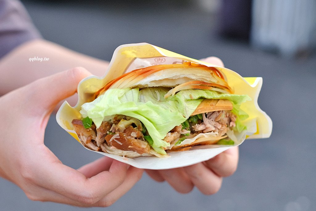 台中北屯︱微笑肉夾饃．千層口感餅饃加上滿滿肉餡，飽足感十足 @QQ的懶骨頭