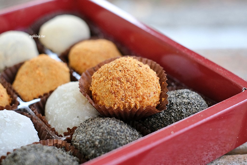 台中豐原︱御之屋麻糬．傳承到第二代的軟Q麻糬，有甜有鹹個個都是好滋味，花生小麻糬限量供應，晚來買不到 @QQ的懶骨頭