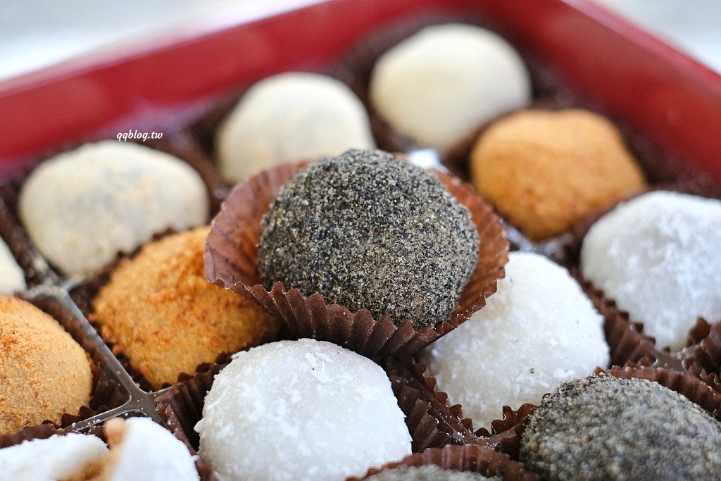 台中豐原︱御之屋麻糬．傳承到第二代的軟Q麻糬，有甜有鹹個個都是好滋味，花生小麻糬限量供應，晚來買不到 @QQ的懶骨頭