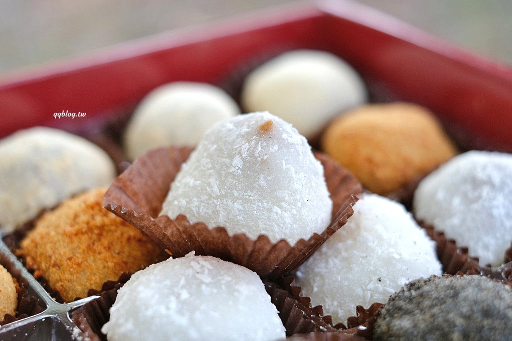 台中豐原︱御之屋麻糬．傳承到第二代的軟Q麻糬，有甜有鹹個個都是好滋味，花生小麻糬限量供應，晚來買不到 @QQ的懶骨頭