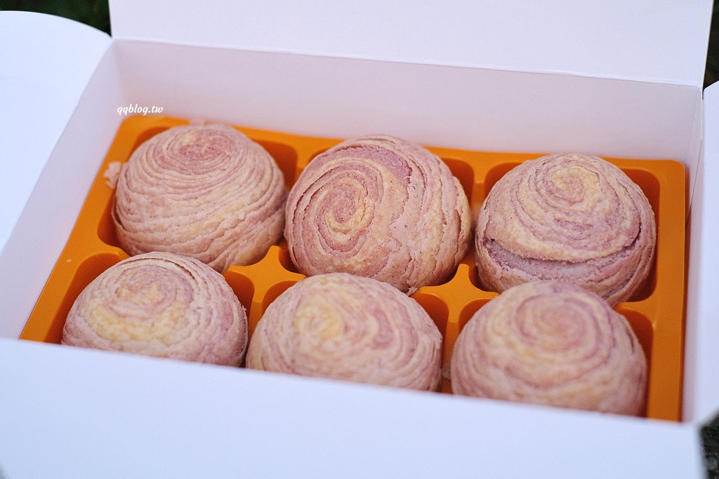 台中沙鹿︱糖井鹿甜點工作室.外帶甜點店裡的美味蛋黃酥,層層堆疊的餅皮酥脆好吃 @QQ的懶骨頭 台中沙鹿︱糖井鹿甜點工作室.外帶甜點店裡的美味蛋黃酥,層層堆疊的餅皮酥脆好吃 @QQ的懶骨頭