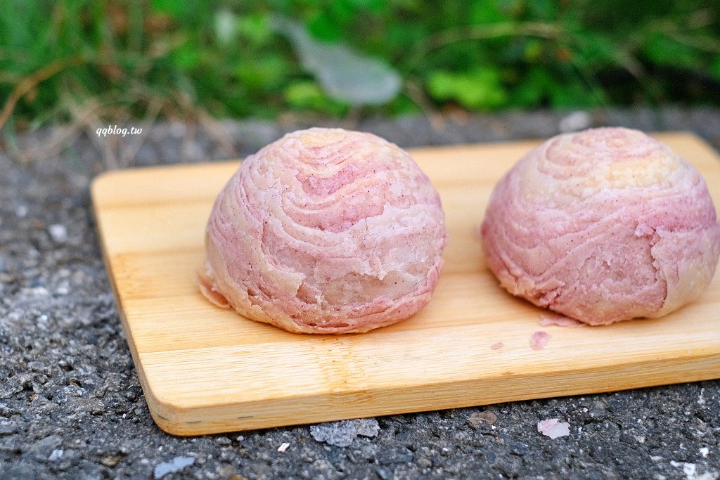 台中沙鹿︱糖井鹿甜點工作室．外帶甜點店裡的美味蛋黃酥，層層堆疊的餅皮酥脆好吃 @QQ的懶骨頭