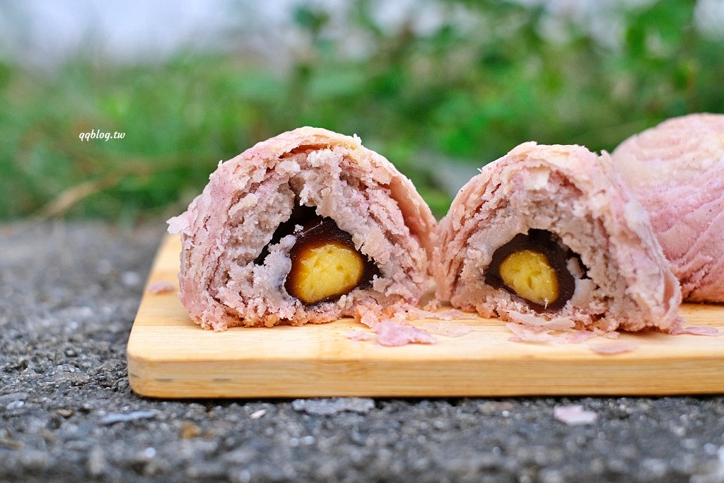 台中沙鹿︱糖井鹿甜點工作室．外帶甜點店裡的美味蛋黃酥，層層堆疊的餅皮酥脆好吃 @QQ的懶骨頭