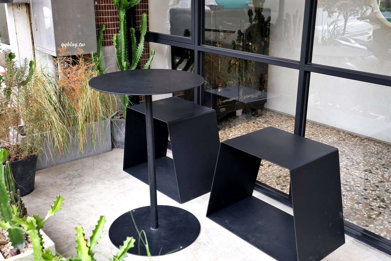 台中西區︱窩巷ᴴᴵᴰᴰᴱᴺ ᴸᴬᴺᴱ．文青風格老宅甜點，只可惜現在不開放內用了 @QQ的懶骨頭