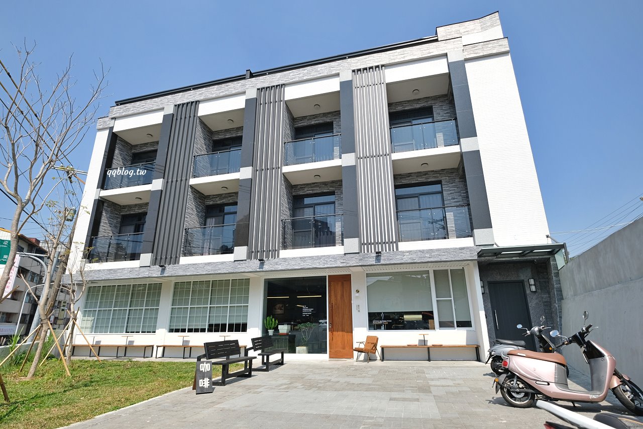 台中東勢︱寮下啜COFFEEZU．山城裡的明亮建築咖啡館，環境舒適，甜點、麵包、咖啡都很不錯 @QQ的懶骨頭
