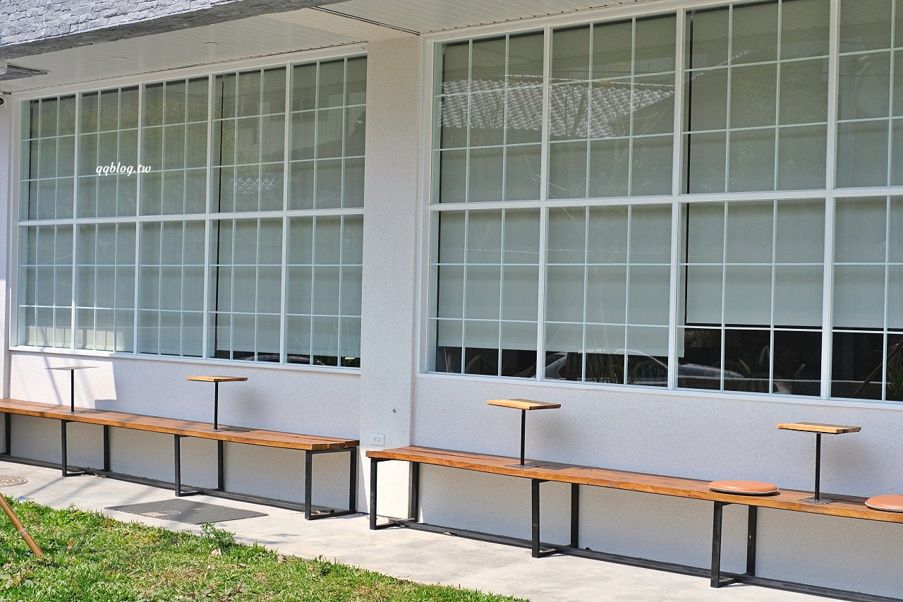 台中東勢︱寮下啜COFFEEZU．山城裡的明亮建築咖啡館，環境舒適，甜點、麵包、咖啡都很不錯 @QQ的懶骨頭