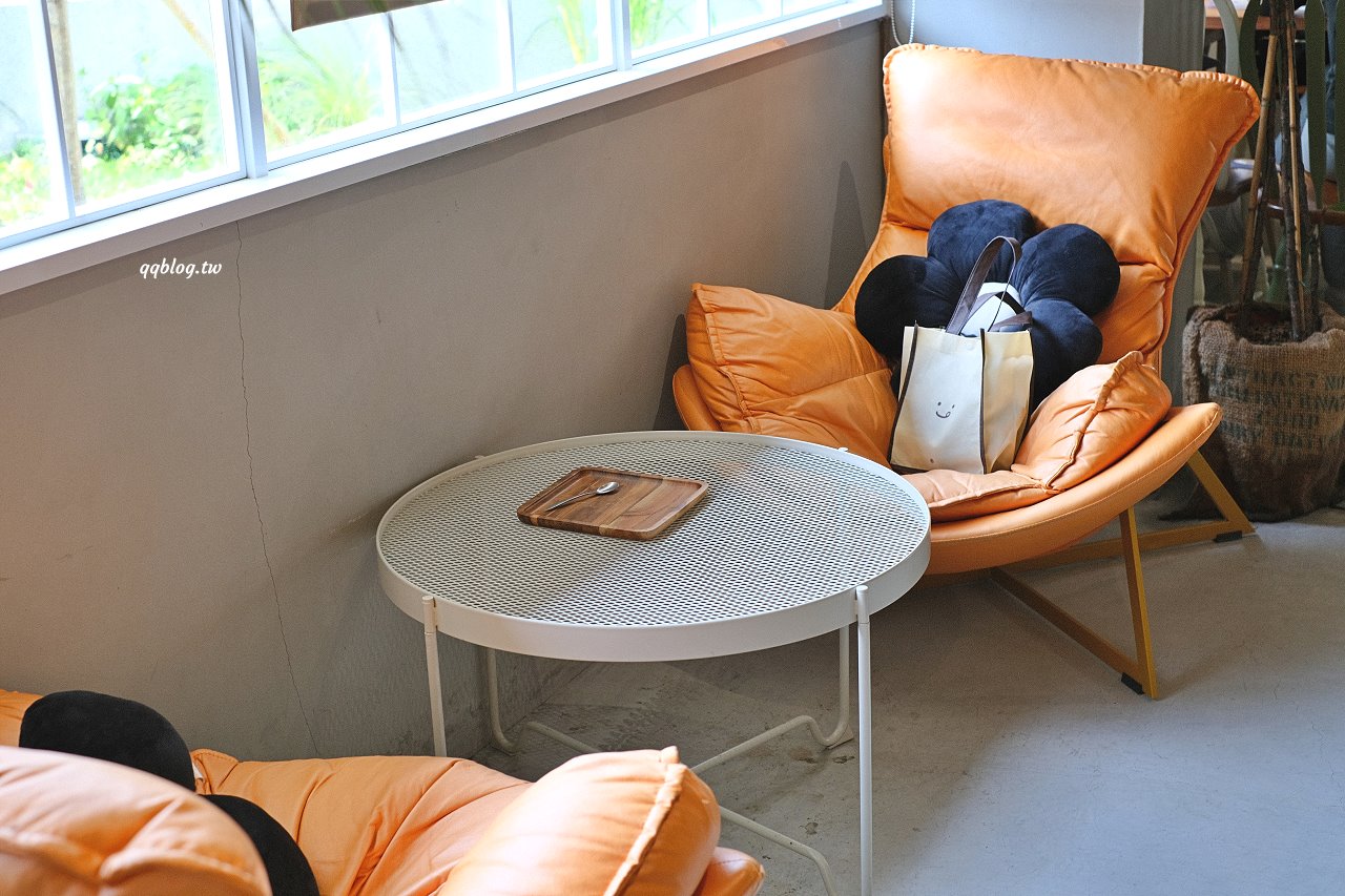 台中東勢︱寮下啜COFFEEZU．山城裡的明亮建築咖啡館，環境舒適，甜點、麵包、咖啡都很不錯 @QQ的懶骨頭