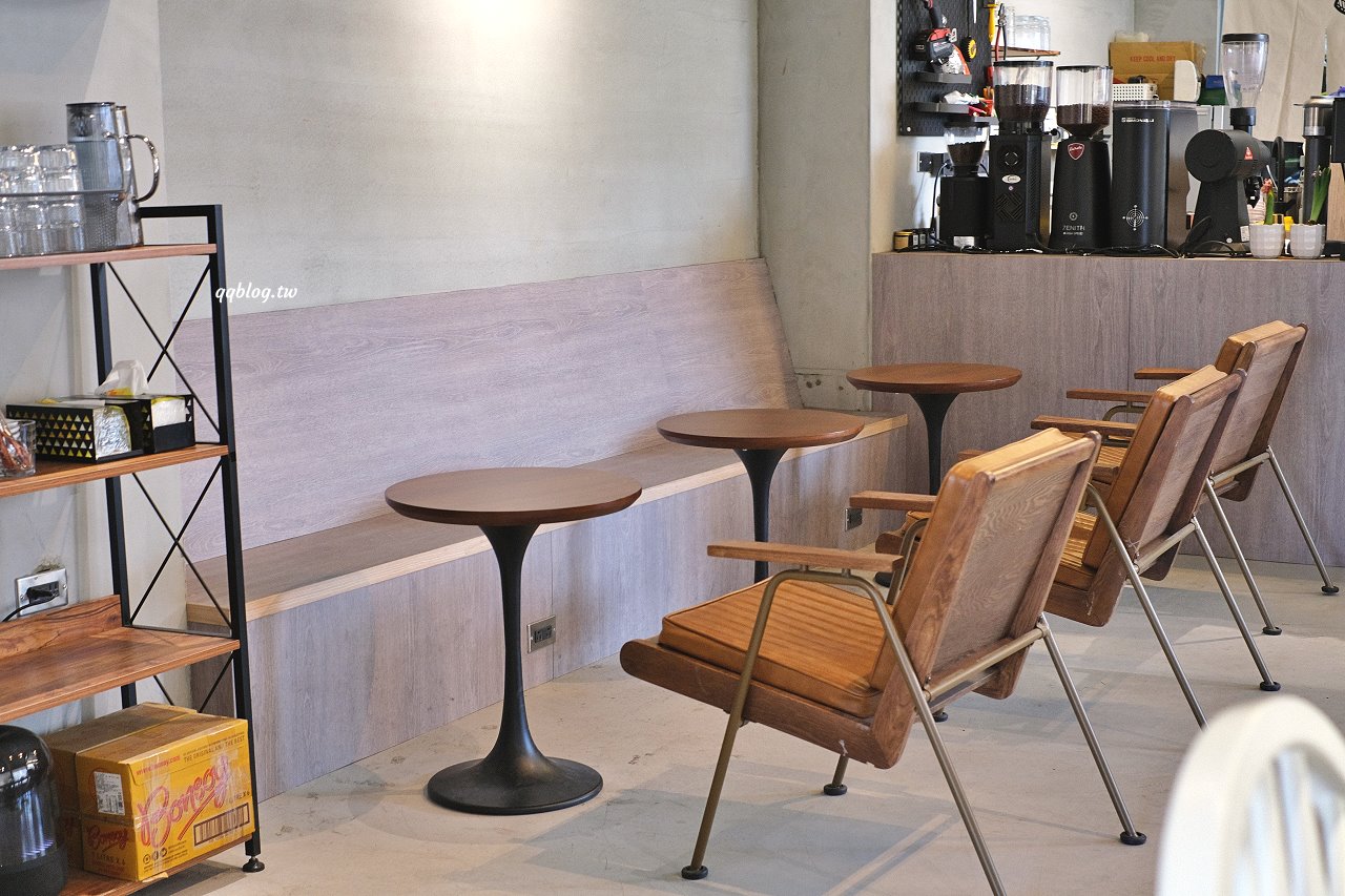 台中東勢︱寮下啜COFFEEZU．山城裡的明亮建築咖啡館，環境舒適，甜點、麵包、咖啡都很不錯 @QQ的懶骨頭