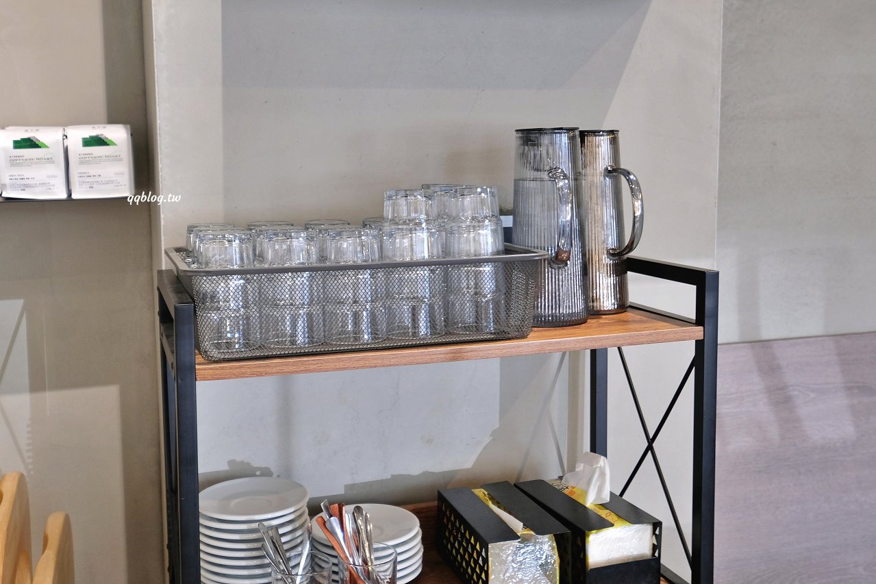 台中東勢︱寮下啜COFFEEZU．山城裡的明亮建築咖啡館，環境舒適，甜點、麵包、咖啡都很不錯 @QQ的懶骨頭