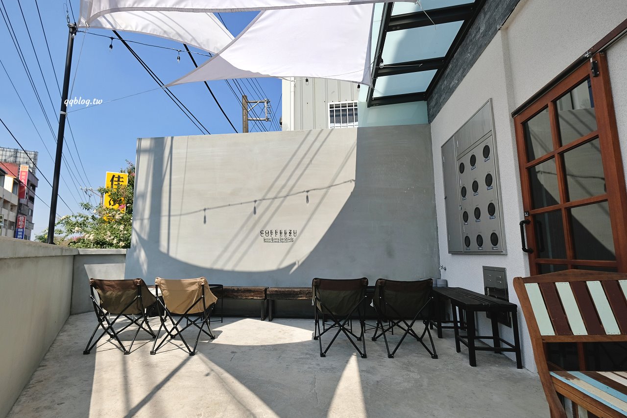 台中東勢︱寮下啜COFFEEZU．山城裡的明亮建築咖啡館，環境舒適，甜點、麵包、咖啡都很不錯 @QQ的懶骨頭