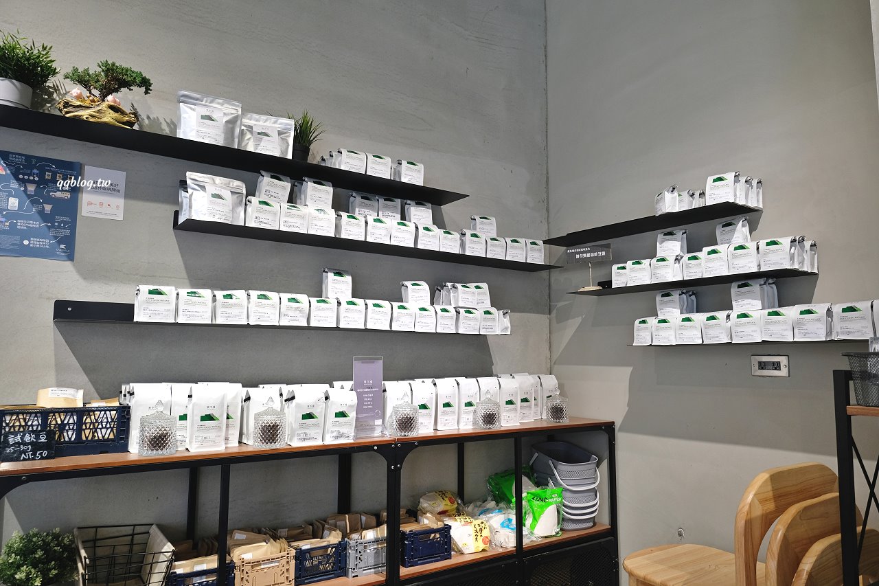 台中東勢︱寮下啜COFFEEZU．山城裡的明亮建築咖啡館，環境舒適，甜點、麵包、咖啡都很不錯 @QQ的懶骨頭