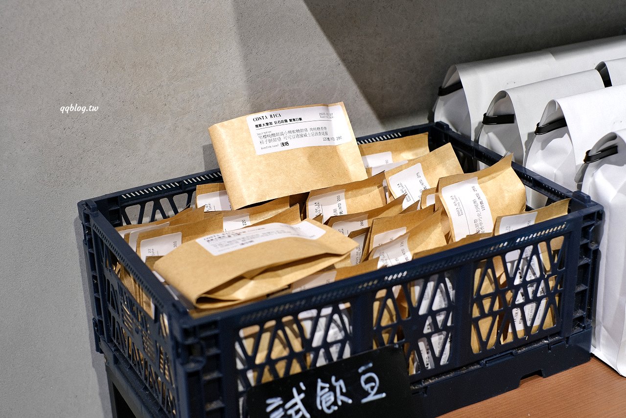 台中東勢︱寮下啜COFFEEZU．山城裡的明亮建築咖啡館，環境舒適，甜點、麵包、咖啡都很不錯 @QQ的懶骨頭