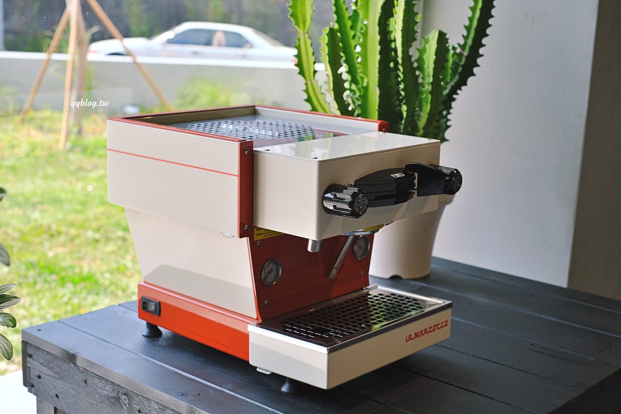 台中東勢︱寮下啜COFFEEZU．山城裡的明亮建築咖啡館，環境舒適，甜點、麵包、咖啡都很不錯 @QQ的懶骨頭