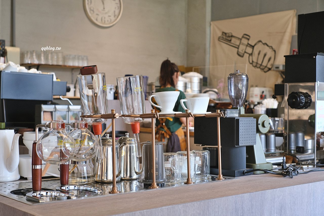 台中東勢︱寮下啜COFFEEZU．山城裡的明亮建築咖啡館，環境舒適，甜點、麵包、咖啡都很不錯 @QQ的懶骨頭