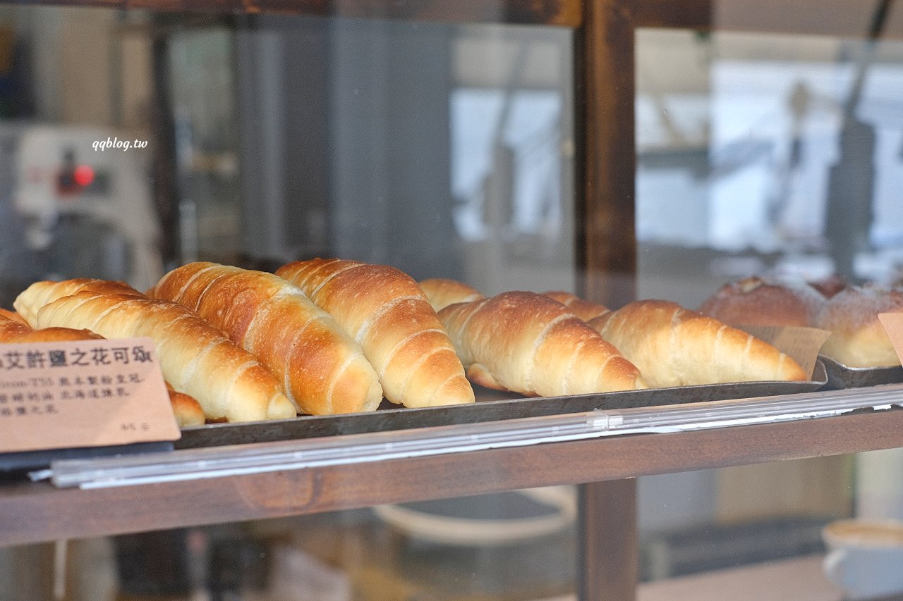 台中東勢︱寮下啜COFFEEZU．山城裡的明亮建築咖啡館，環境舒適，甜點、麵包、咖啡都很不錯 @QQ的懶骨頭