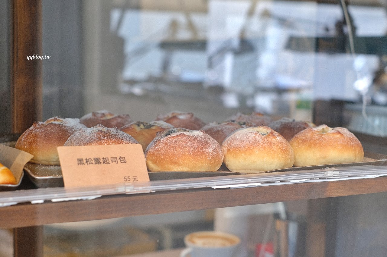 台中東勢︱寮下啜COFFEEZU．山城裡的明亮建築咖啡館，環境舒適，甜點、麵包、咖啡都很不錯 @QQ的懶骨頭