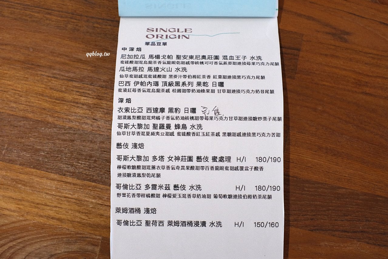 台中東勢︱寮下啜COFFEEZU．山城裡的明亮建築咖啡館，環境舒適，甜點、麵包、咖啡都很不錯 @QQ的懶骨頭