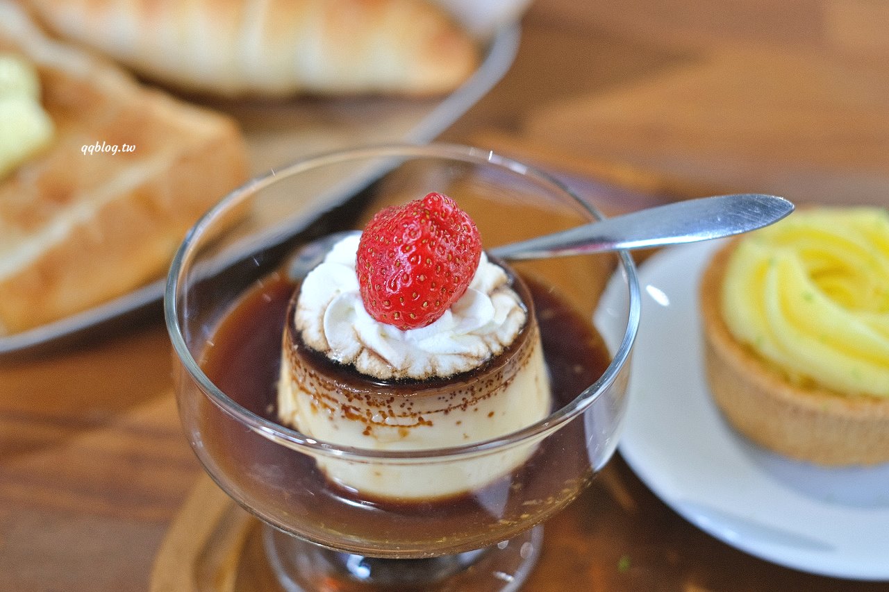 台中東勢︱寮下啜COFFEEZU．山城裡的明亮建築咖啡館，環境舒適，甜點、麵包、咖啡都很不錯 @QQ的懶骨頭