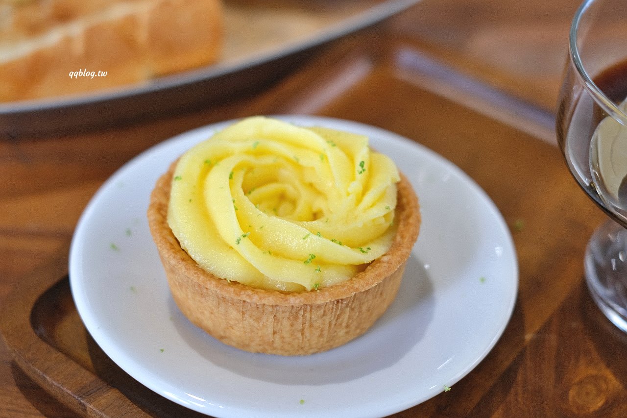 台中東勢︱寮下啜COFFEEZU．山城裡的明亮建築咖啡館，環境舒適，甜點、麵包、咖啡都很不錯 @QQ的懶骨頭