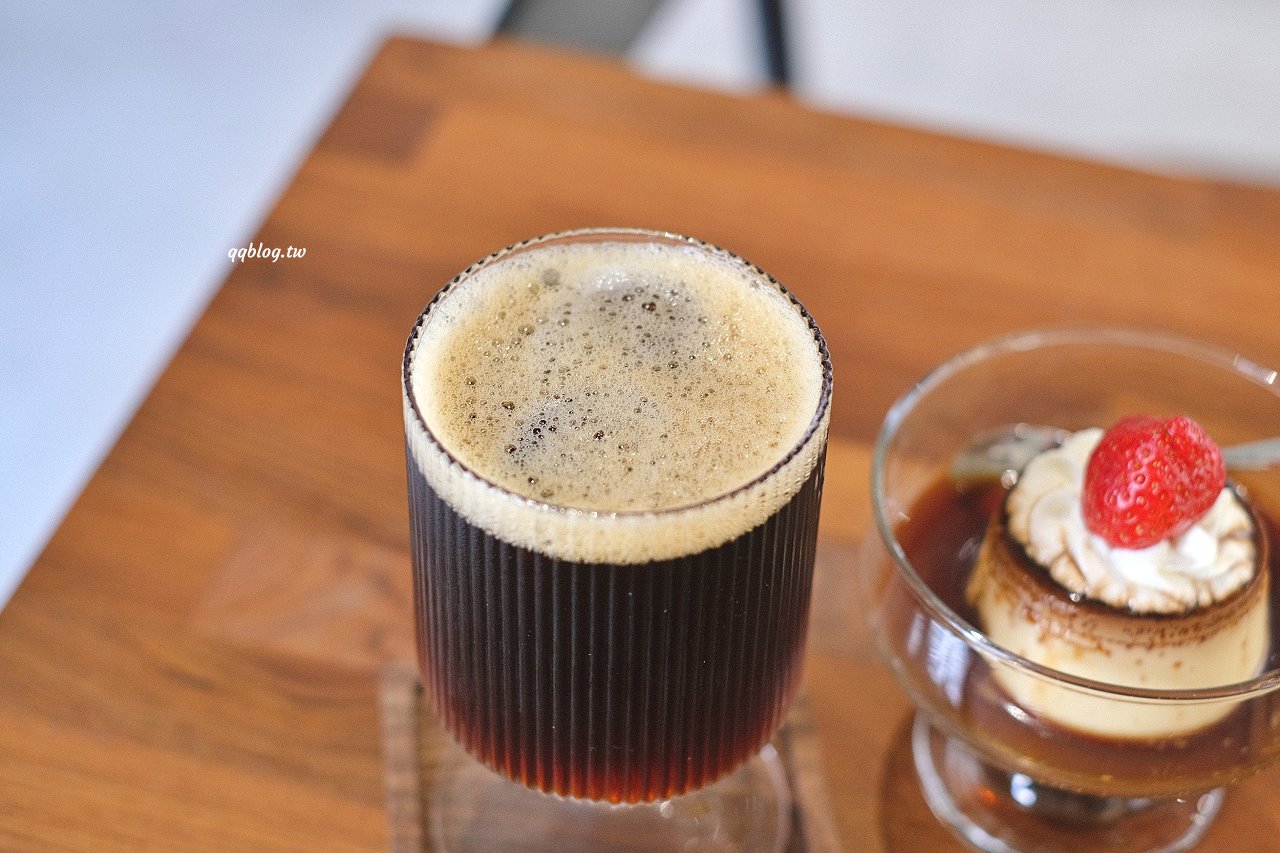 台中東勢︱寮下啜COFFEEZU．山城裡的明亮建築咖啡館，環境舒適，甜點、麵包、咖啡都很不錯 @QQ的懶骨頭