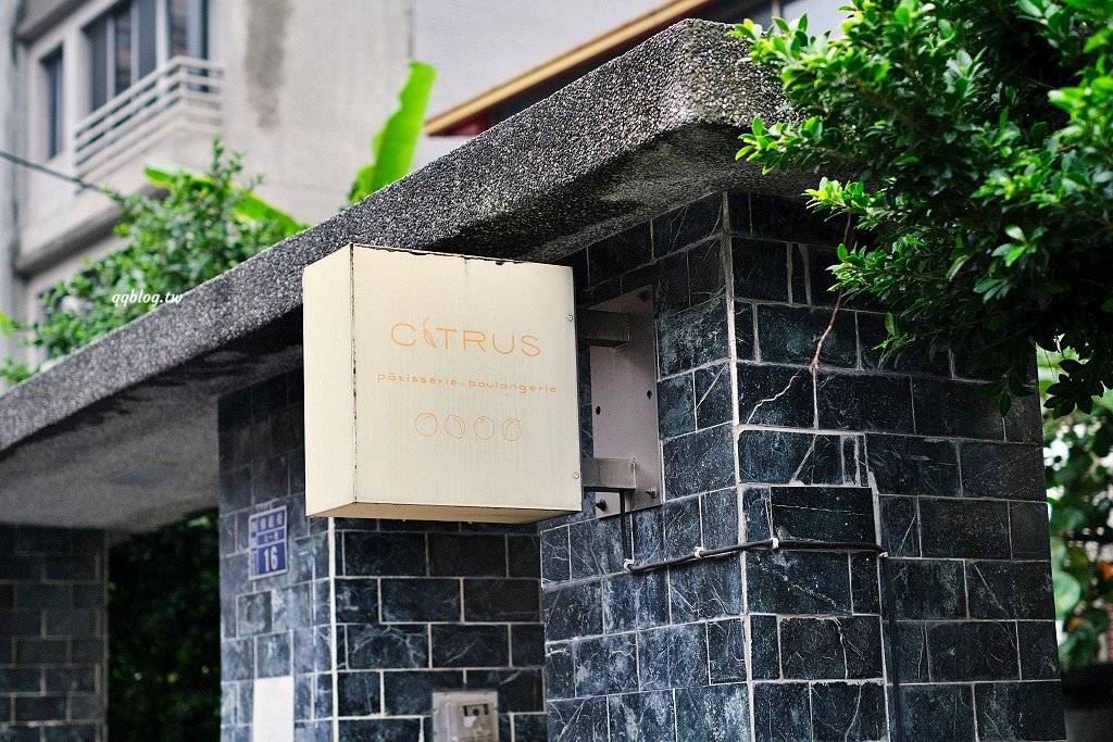 台中西區︱蜜柑法式甜點麵包．鹽可頌選擇性多，隨便一買都是一大袋 @QQ的懶骨頭