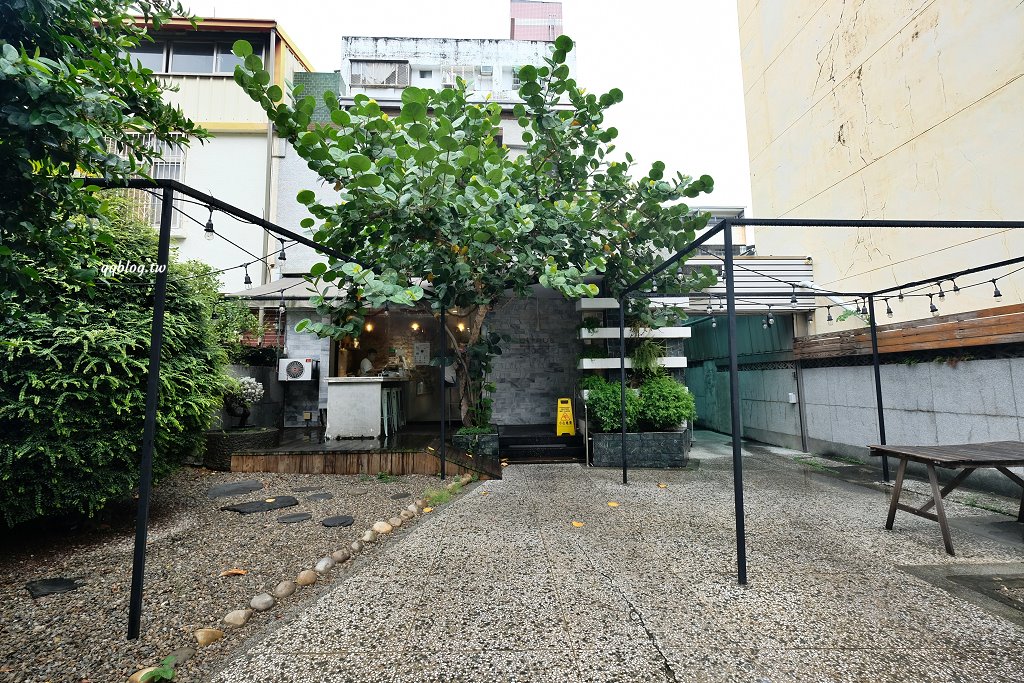 台中西區︱蜜柑法式甜點麵包．鹽可頌選擇性多，隨便一買都是一大袋 @QQ的懶骨頭