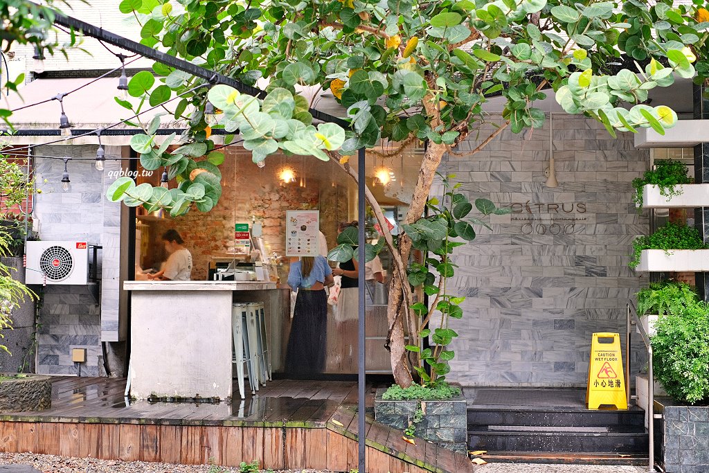 台中西區︱蜜柑法式甜點麵包．鹽可頌選擇性多，隨便一買都是一大袋 @QQ的懶骨頭