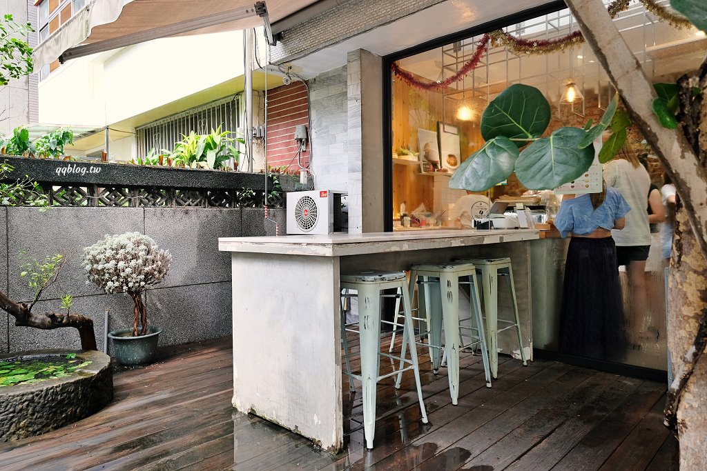 台中西區︱蜜柑法式甜點麵包．鹽可頌選擇性多，隨便一買都是一大袋 @QQ的懶骨頭