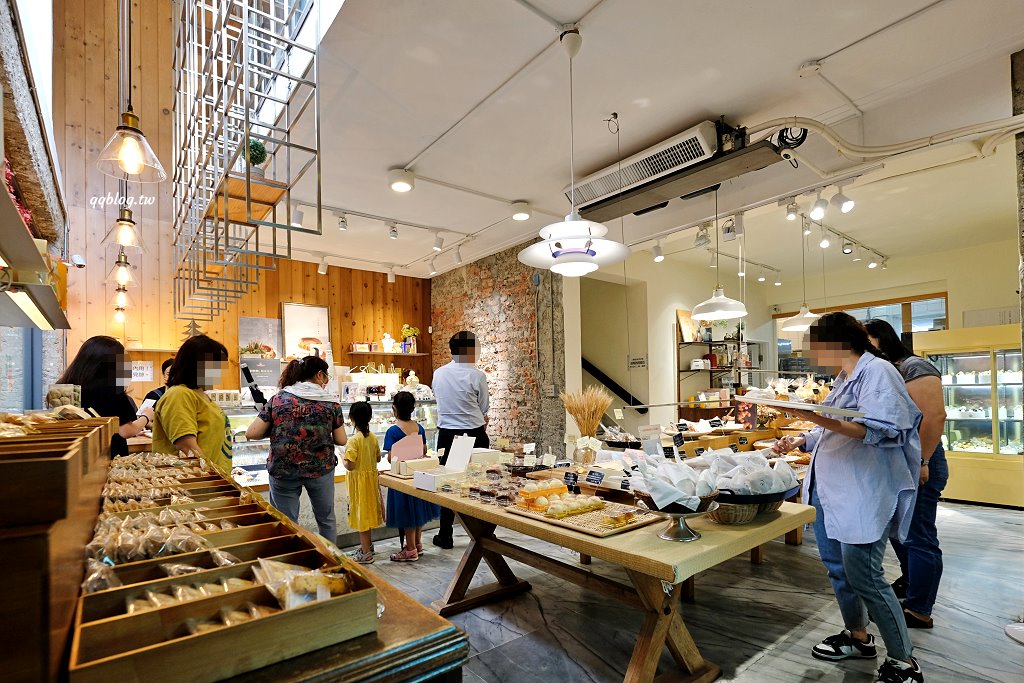 台中西區︱蜜柑法式甜點麵包．鹽可頌選擇性多，隨便一買都是一大袋 @QQ的懶骨頭