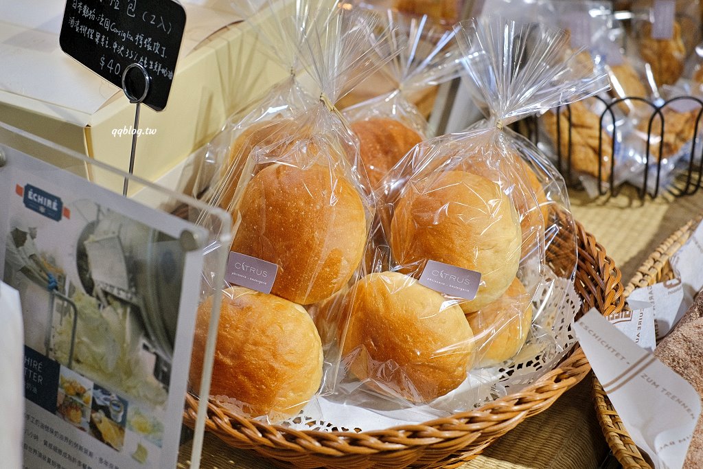 台中西區︱蜜柑法式甜點麵包．鹽可頌選擇性多，隨便一買都是一大袋 @QQ的懶骨頭