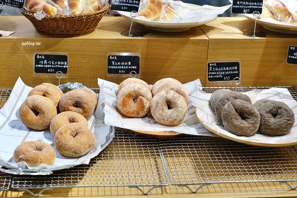 台中西區︱蜜柑法式甜點麵包．鹽可頌選擇性多，隨便一買都是一大袋 @QQ的懶骨頭