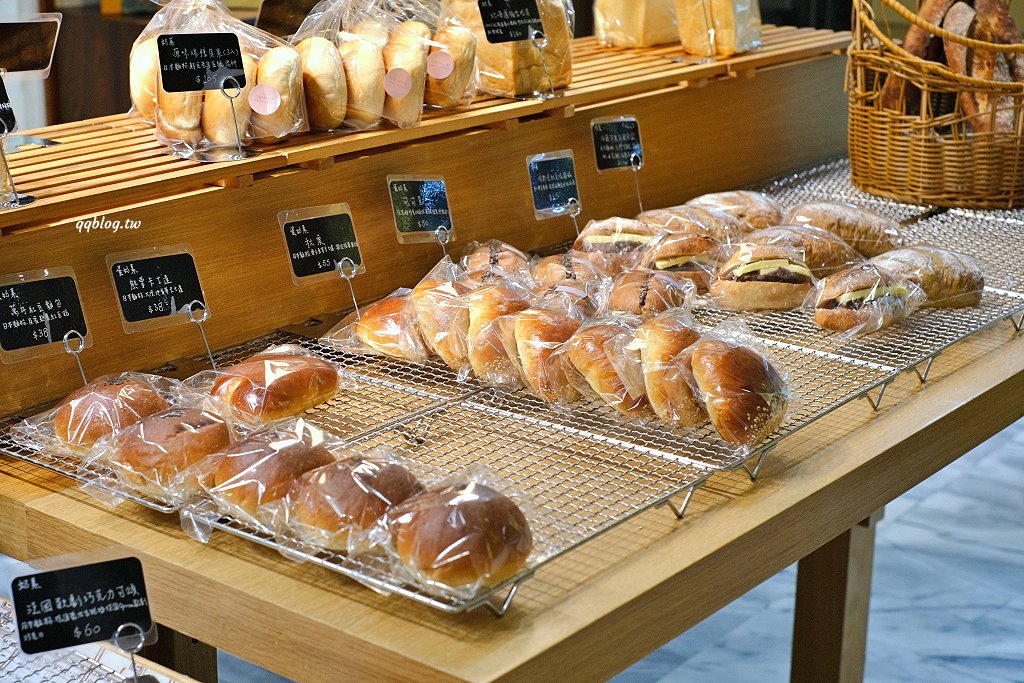 台中西區︱蜜柑法式甜點麵包．鹽可頌選擇性多，隨便一買都是一大袋 @QQ的懶骨頭