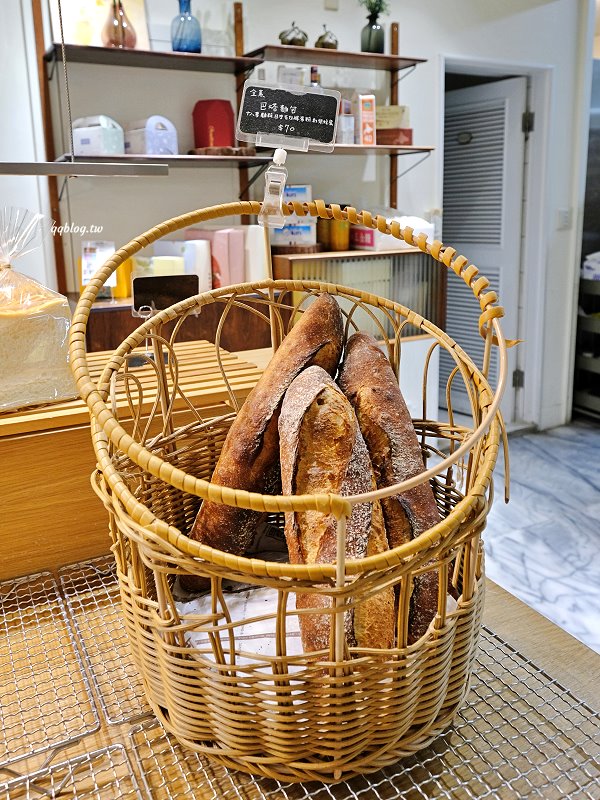台中西區︱蜜柑法式甜點麵包．鹽可頌選擇性多，隨便一買都是一大袋 @QQ的懶骨頭