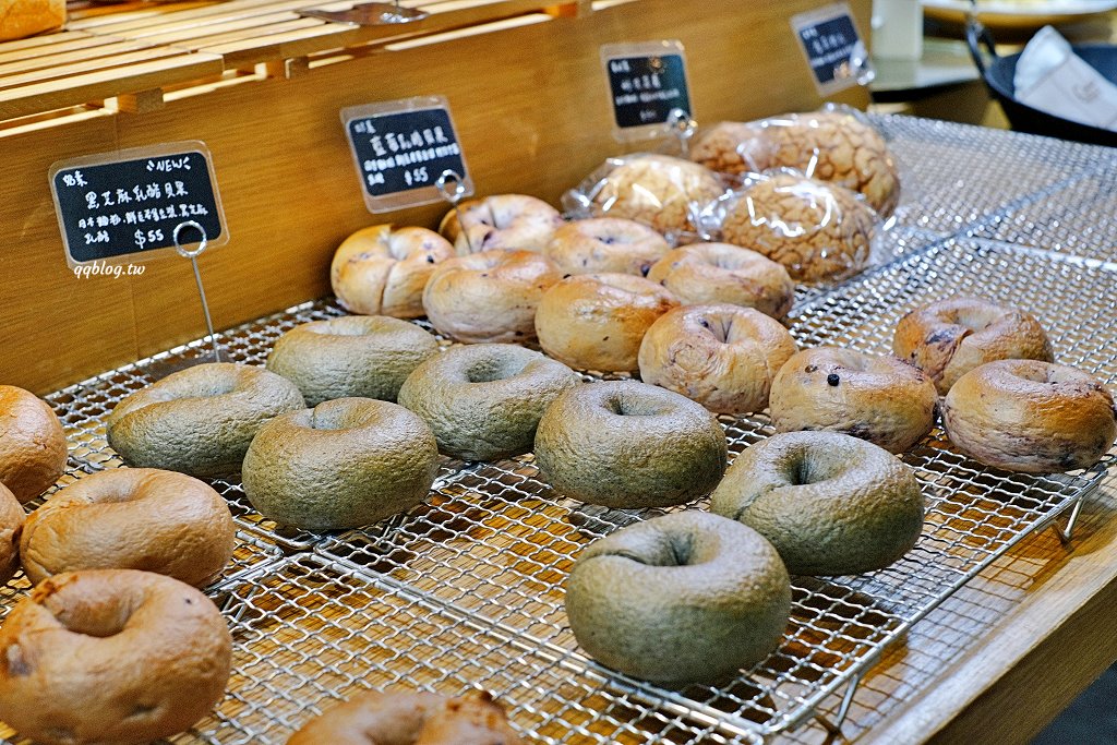 台中西區︱蜜柑法式甜點麵包．鹽可頌選擇性多，隨便一買都是一大袋 @QQ的懶骨頭