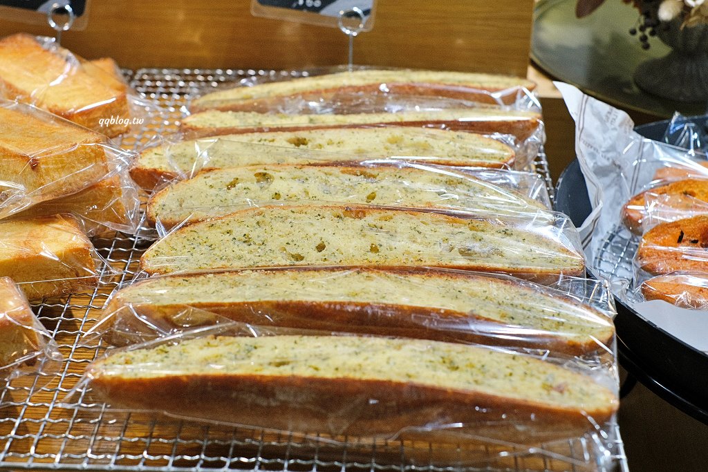 台中西區︱蜜柑法式甜點麵包．鹽可頌選擇性多，隨便一買都是一大袋 @QQ的懶骨頭