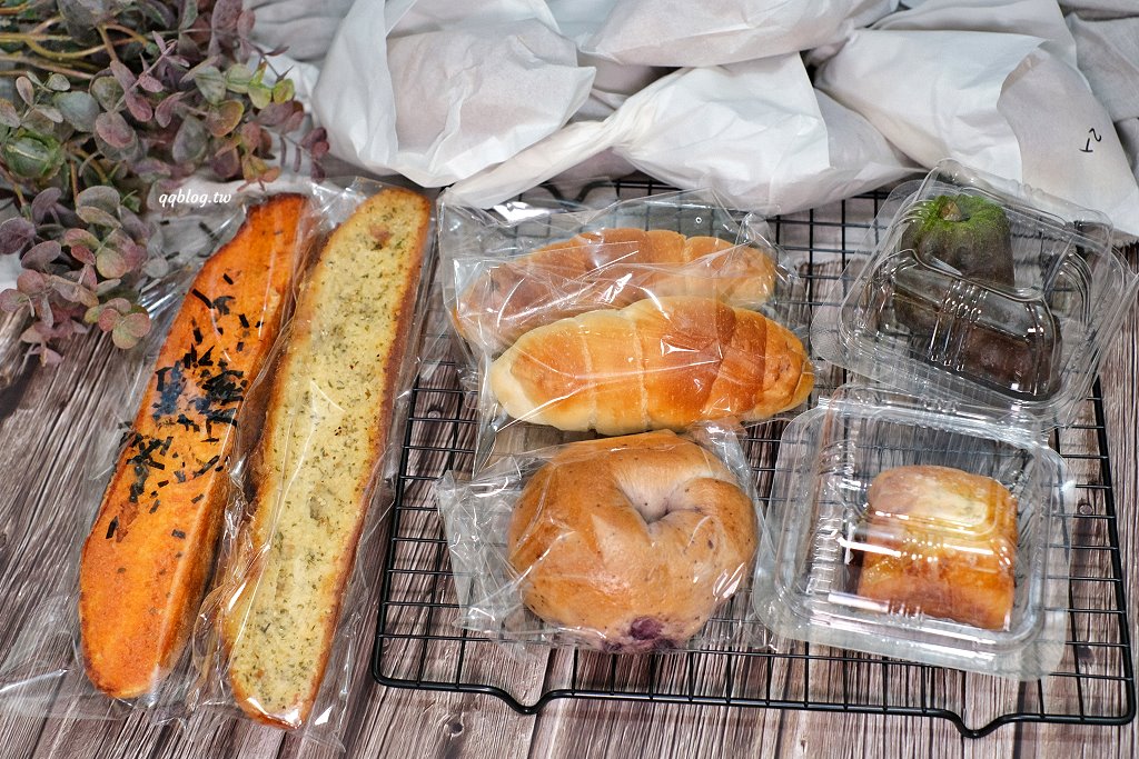 台中西區︱蜜柑法式甜點麵包．鹽可頌選擇性多，隨便一買都是一大袋 @QQ的懶骨頭