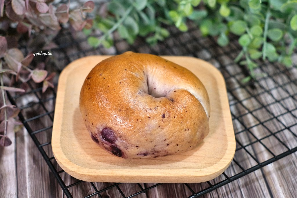 台中西區︱蜜柑法式甜點麵包．鹽可頌選擇性多，隨便一買都是一大袋 @QQ的懶骨頭