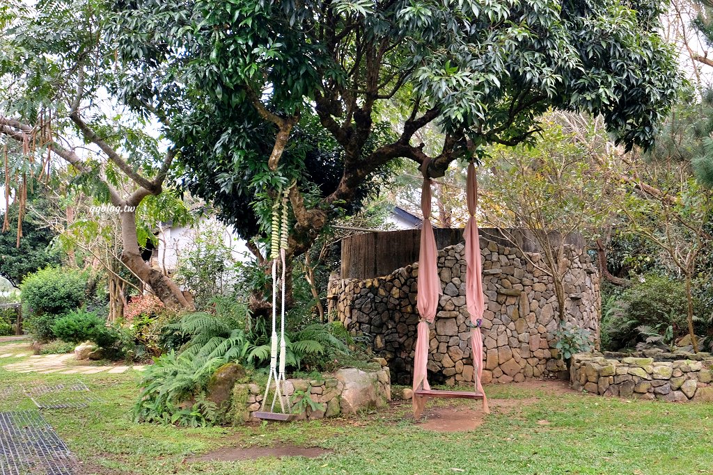 苗栗卓蘭︱寨酌然野奢庄園．苗栗五星級奢華露營區，Villa住宿享一泊二食，懶人露營超chill @QQ的懶骨頭