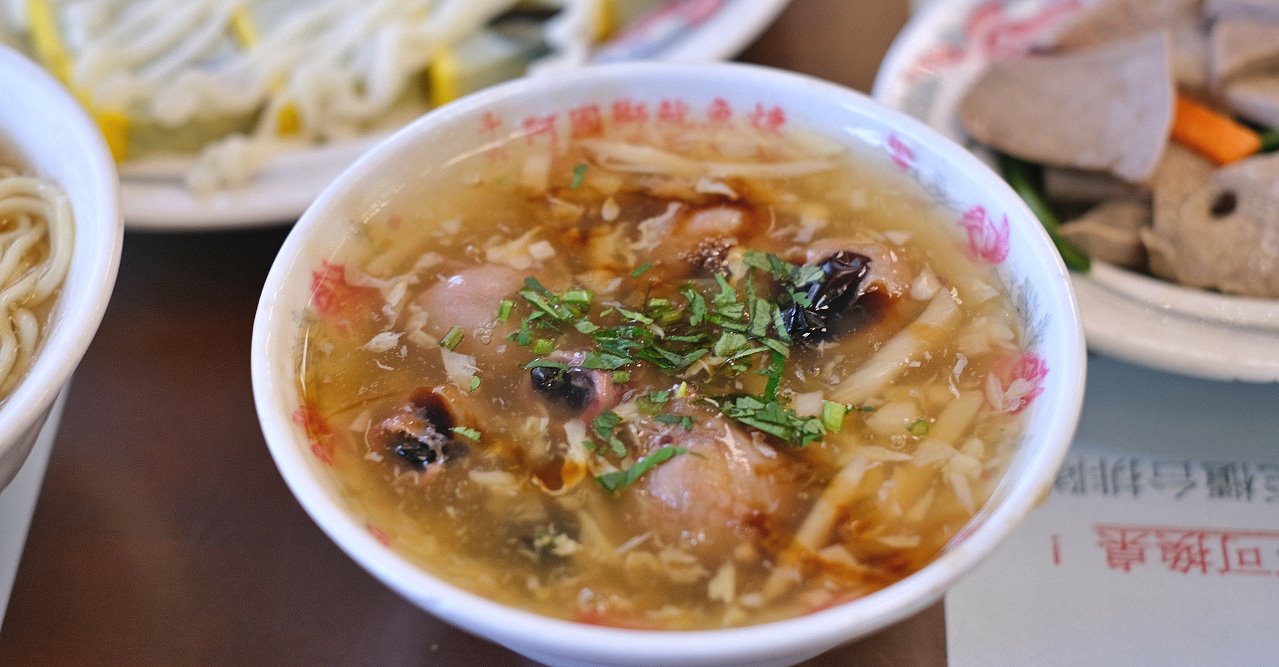 雲林斗六︱阿國獅魷魚嘴．營業超過70年的斗六名店，有停車場好停車 @QQ的懶骨頭