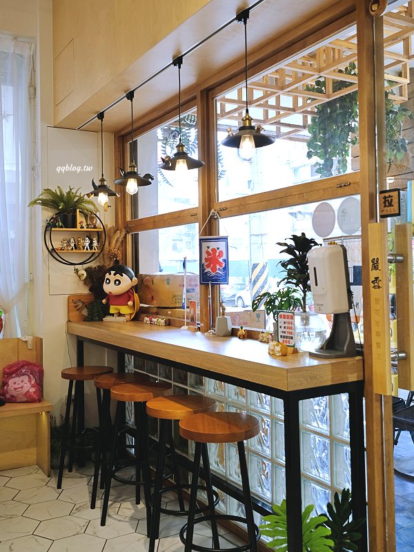 台中豐原︱嚴雪 雪花冰專賣店．爆濃榴槤雪花冰季節限定，錯過再等一年，敢吃榴槤的快來試試 @QQ的懶骨頭